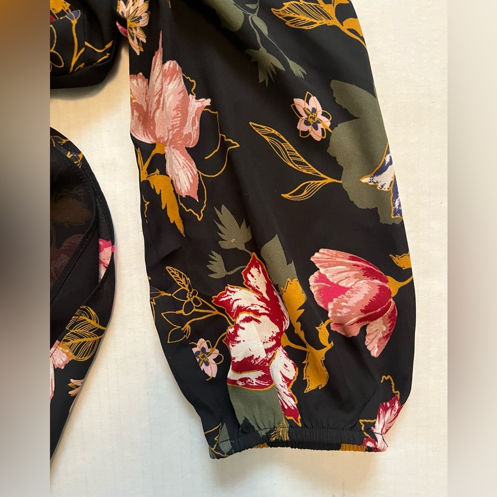 Floral Blouse with Bow - Picture 11 of 12